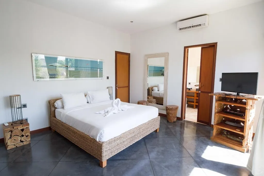 Villa Martine - Fantastic 5Br Villa - Perfect Location In Seminyak